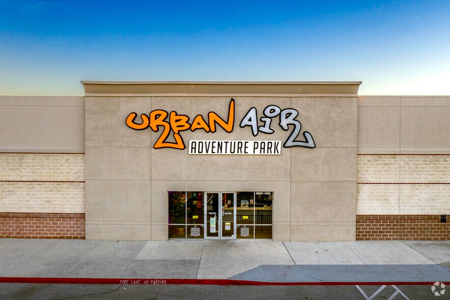 More Photos Of 11309-11323 Bandera Rd, San Antonio Unknown For Lease