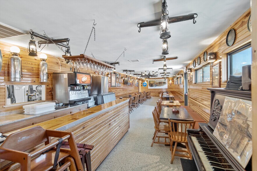 More Photos Of 110 W Bailey St, Ponder Restaurant For Sale