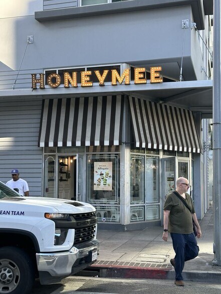 More Photos Of 645 W 9th St, Los Angeles Apartments For Lease