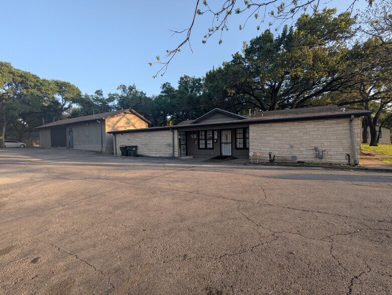 More Photos Of 8411 N Interstate 35, Austin Office For Lease