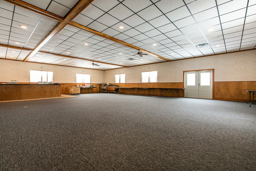 More Photos Of 14877 Hwy 20, East Dubuque Restaurant For Sale