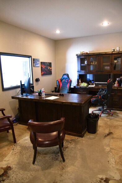 More Photos Of 1700 Dakota Ave, Midland Industrial For Lease