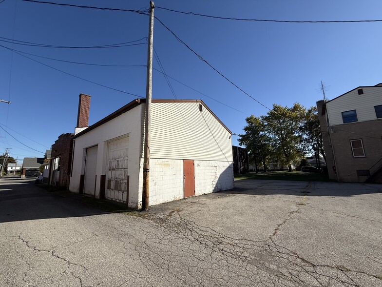 More Photos Of 224 E Rensselaer St, Bucyrus General Retail For Sale