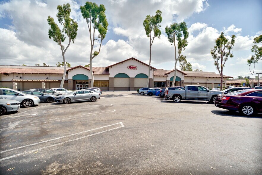 More Photos Of 1300-1530 N Moorpark Rd, Thousand Oaks Unknown For Lease