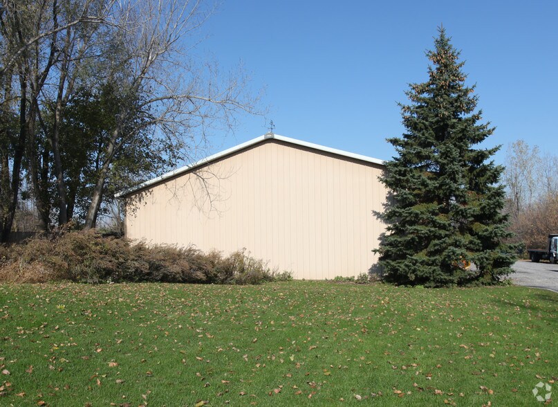 More Photos Of 8680 Main St, Williamsville Warehouse For Lease