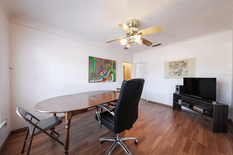 More Photos Of 931 26th St, Bakersfield Movie Radio TVStudio For Sale