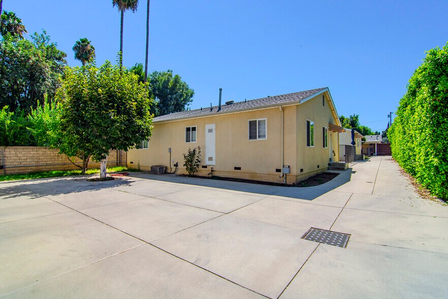 More Photos Of 22839 Dolorosa St, Woodland Hills Multifamily For Lease