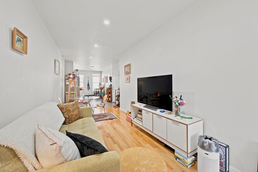 More Photos Of 332 Manhattan Ave, Brooklyn Apartments For Sale