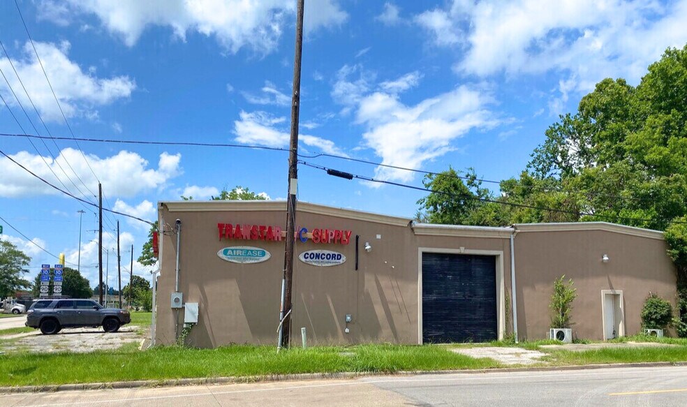 Primary Photo Of 1310 N ML King Jr Pky, Beaumont Light Manufacturing For Sale