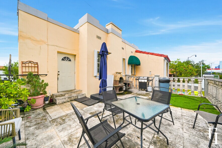 More Photos Of 1353 SW 1st St, Miami Storefront Retail Residential For Sale