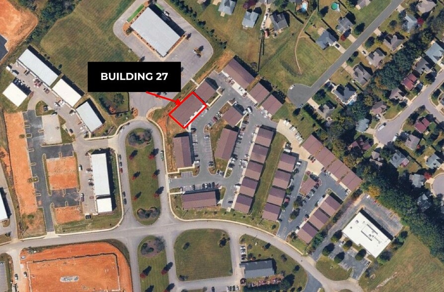 More Photos Of 1031 Parkway Dr, Spring Hill Flex For Lease