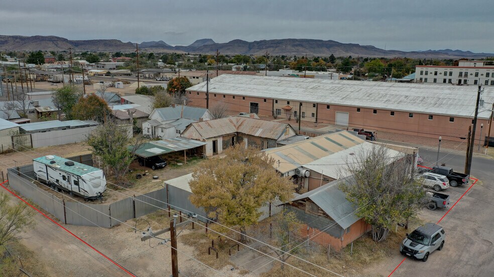 More Photos Of 200 W Murphy St, Alpine Flex For Sale