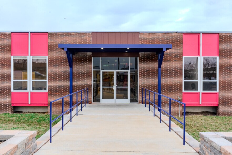 Primary Photo Of 1230 Macklind Ave, Saint Louis Coworking Space