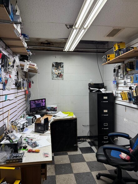 More Photos Of 4561 Elvis Presley Blvd, Memphis Auto Repair For Sale