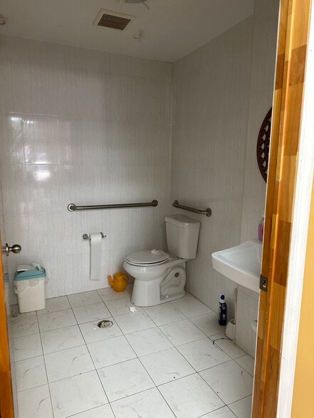 More Photos Of 1773 Ocean Ave, Brooklyn Storefront Retail Residential For Sale