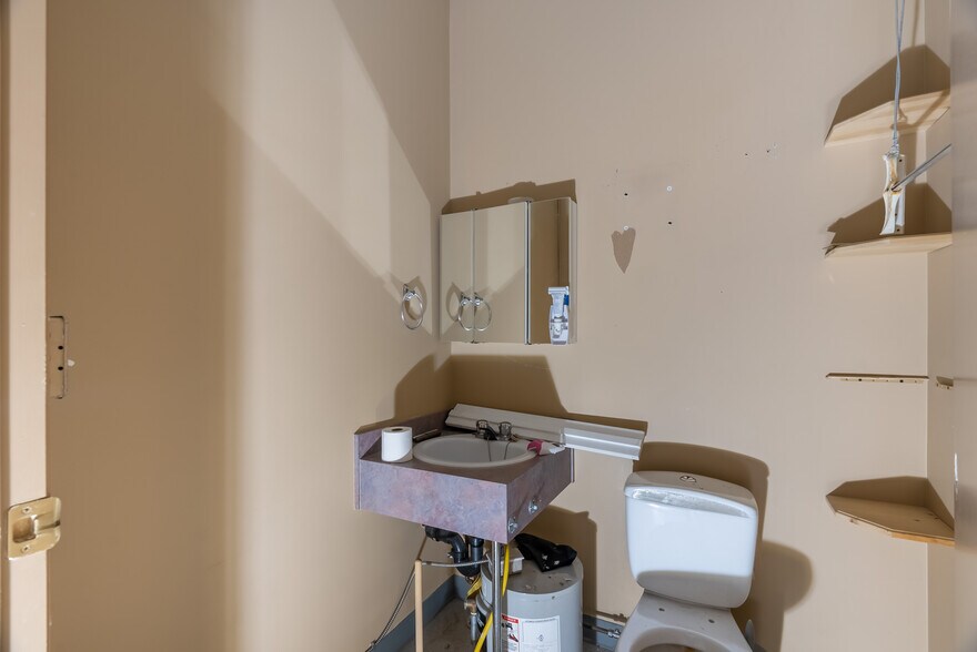 More Photos Of 9612 Franklin Av, Fort McMurray Freestanding For Lease