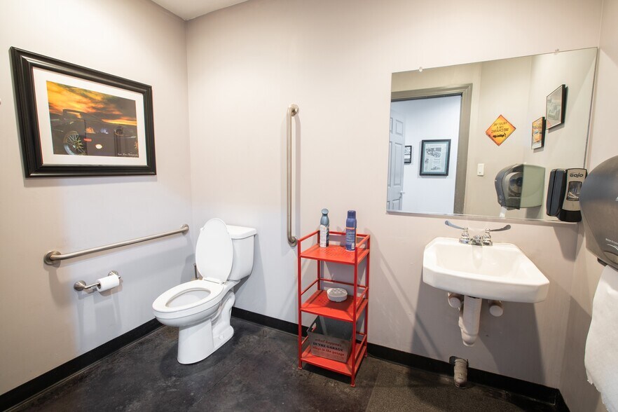 More Photos Of 5080 Rivers Ave, North Charleston Showroom For Sale
