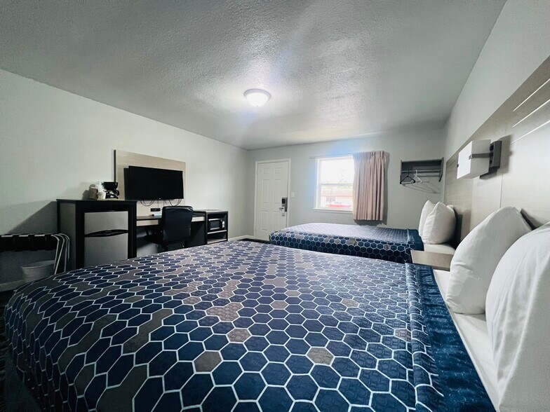 More Photos Of 1210 A Ave E, Oskaloosa Hotel For Sale