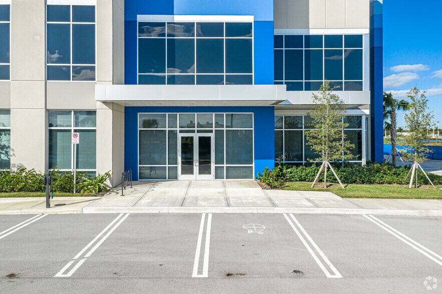More Photos Of 3150 NW 33rd St, Pompano Beach Warehouse For Lease