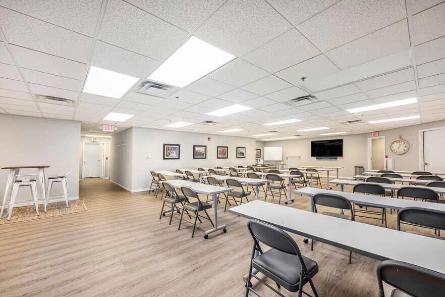 More Photos Of 47800 Gratiot Ave, Chesterfield Medical For Lease