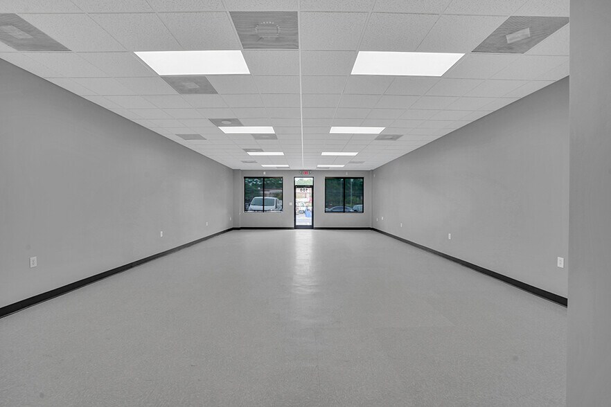 More Photos Of 1047 Murchison Rd, Fayetteville Unknown For Lease