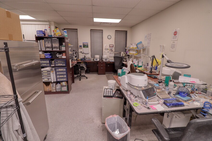 More Photos Of 1915 N Division St, Spokane Office For Sale