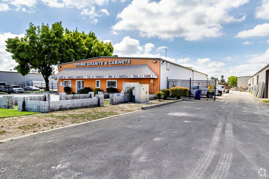 More Photos Of 250 Commerce Ave, Atwater Warehouse For Lease