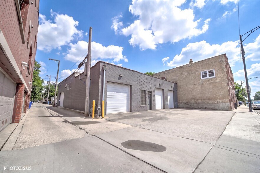 More Photos Of 4257 W Montrose Ave, Chicago Flex For Sale