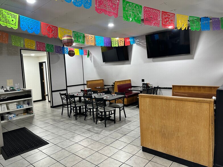 More Photos Of 308 S Hayes Ave, Wagoner Restaurant For Lease