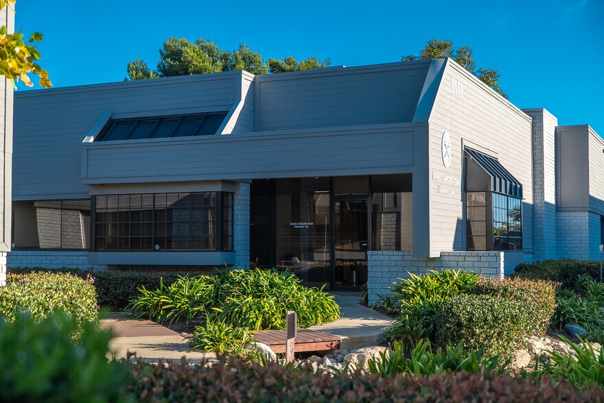 More Photos Of 5150 Avenida Encinas, Carlsbad Office For Sale