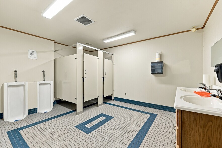 More Photos Of 2321 W Grand Ave, Wisconsin Rapids Office For Sale