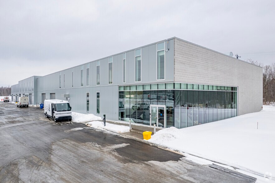 Primary Photo Of 550 Ch De La Côte S, Boisbriand Service For Sale