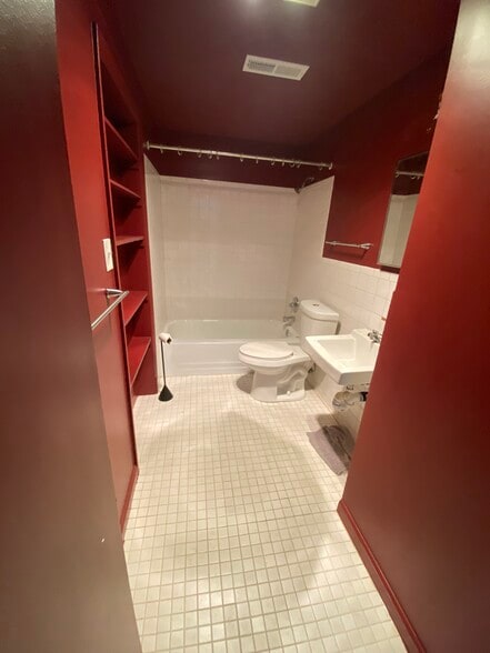 More Photos Of 3815 34th St, Mount Rainier Storefront Retail Office For Lease