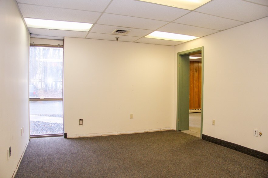 More Photos Of 101 Industrial Park Rd, Vernon Manufacturing For Lease