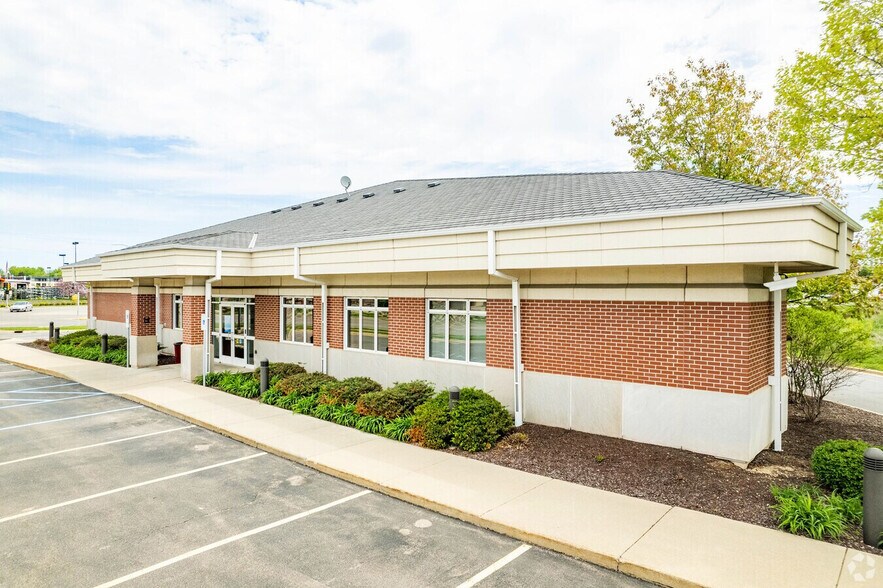 More Photos Of 4702 Verona Rd, Madison Bank For Lease
