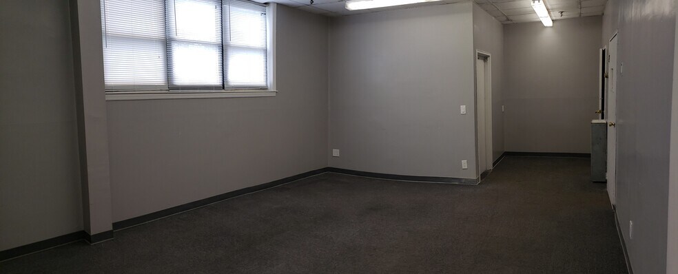 More Photos Of 174-180 Miller Pl, Hicksville Warehouse For Lease