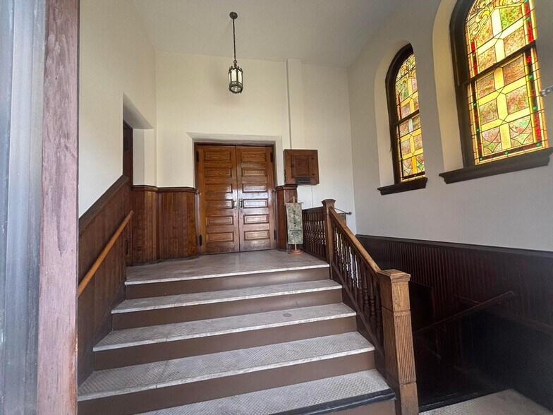 More Photos Of 13 E High St, Jeffersonville Religious Facility For Sale