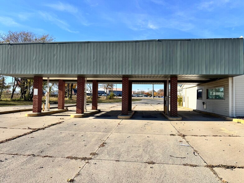 More Photos Of 525 E Hartman Rd, Anderson Medical For Sale