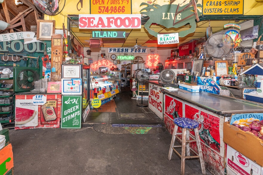 More Photos Of 106 Eastern Blvd, Essex General Retail For Sale