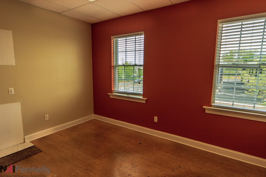 More Photos Of 3 Market St, Plainsboro Unknown For Lease