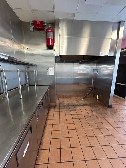 More Photos Of 843-861 Alosta Ave, Glendora Unknown For Lease