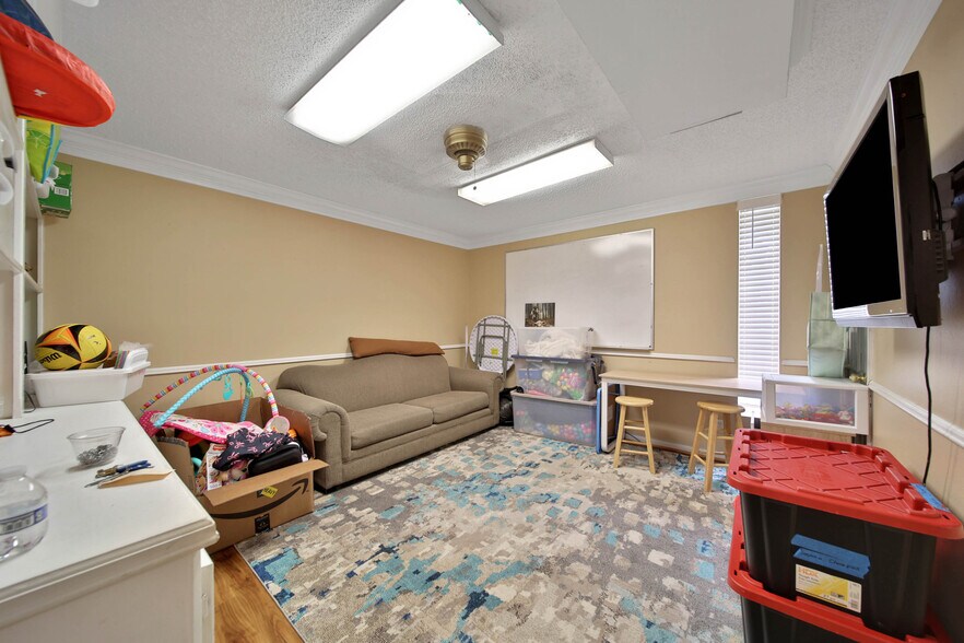 More Photos Of 6265 Shadowbend, The Woodlands Coworking Space