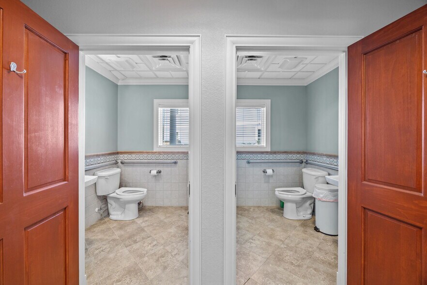 More Photos Of 8468 Caratoke Hwy, Powells Point Bank For Lease