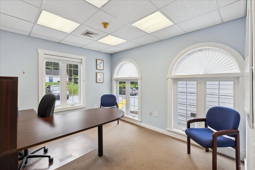 More Photos Of 10 Mystic Ln, Malvern Loft Creative Space For Sale