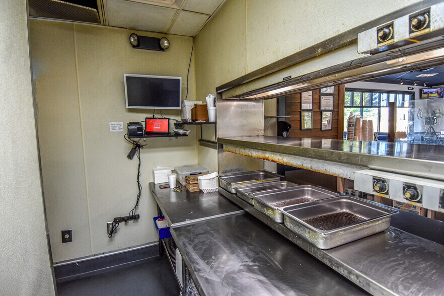 More Photos Of 1530 Hwy 16, Griffin Restaurant For Lease