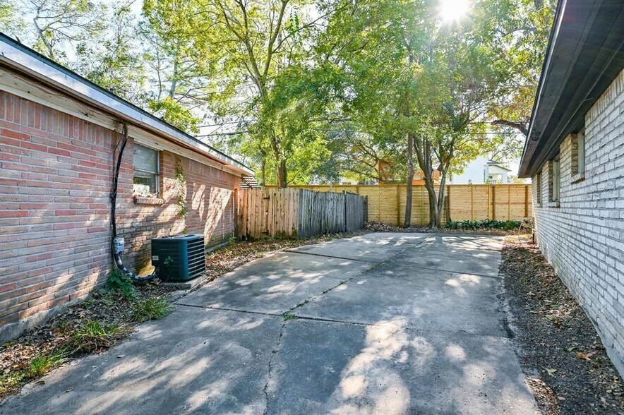 More Photos Of 7315 Housman, Houston Specialty For Sale