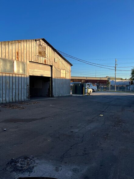 More Photos Of 237 W Liddell St, Charlotte Warehouse For Lease