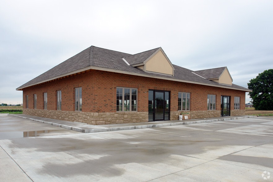 Primary Photo Of 1041 N Royal Ave, Evansville Office For Lease