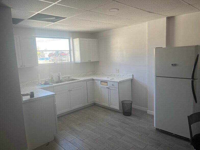 More Photos Of 6507 W Beaver St, Jacksonville Service For Sale