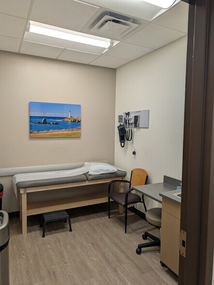 More Photos Of 9040 Ulmerton Rd, Largo Storefront For Lease